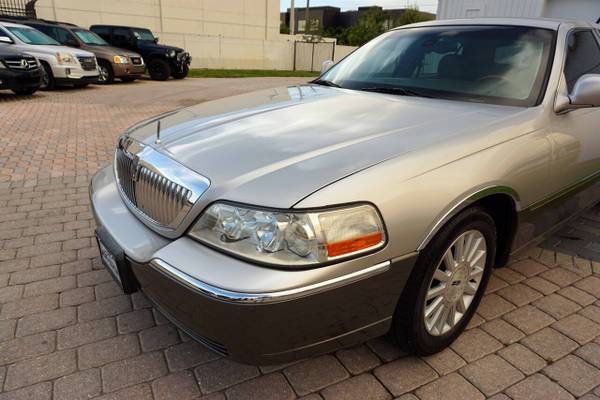 2003 Lincoln Town Car Signature - Low Miles, Immaculate Condition, Lea for sale in Naples, FL – photo 19