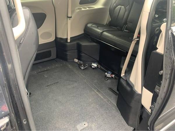 2017 Chrysler Pacifica Touring-L handicap wheelchair side for sale in Dallas, PA – photo 8