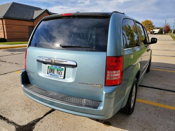 2010 Chrysler Town and Country Touring for sale in Chesterfield, MI – photo 10