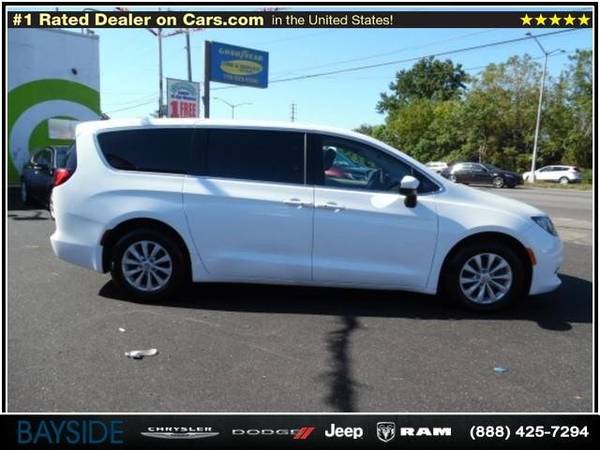 2017 Chrysler Pacifica Touring van Bright White Clearcoat for sale in Bayside, NY – photo 7