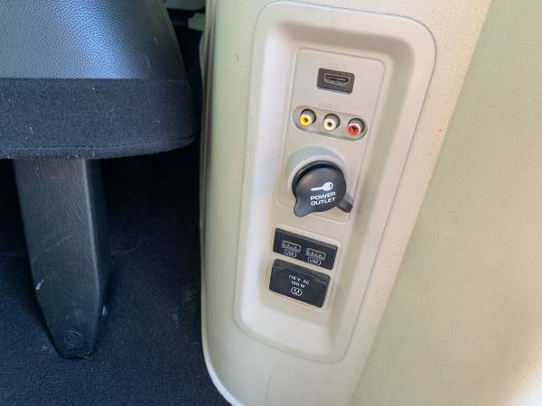 2014 Chrysler Town & Country Touring Leather BackUp Camera LCD Screen for sale in Jeffersonville, KY – photo 17