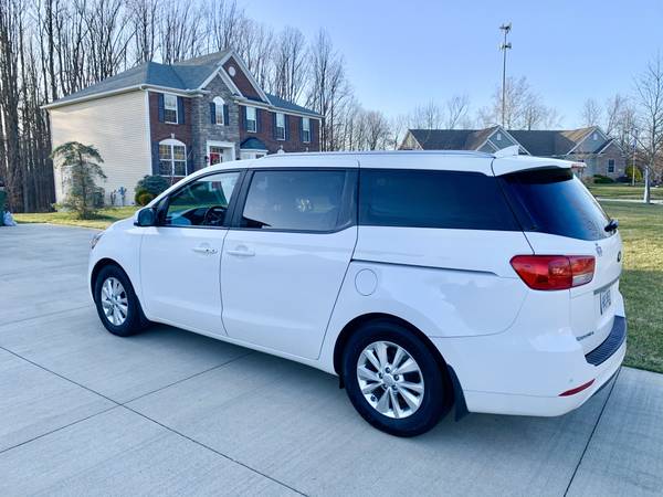 2017 Kia Sedona LX, 49k miles, backup cam, leather sts, pwr doors for sale in Twinsburg, OH – photo 4