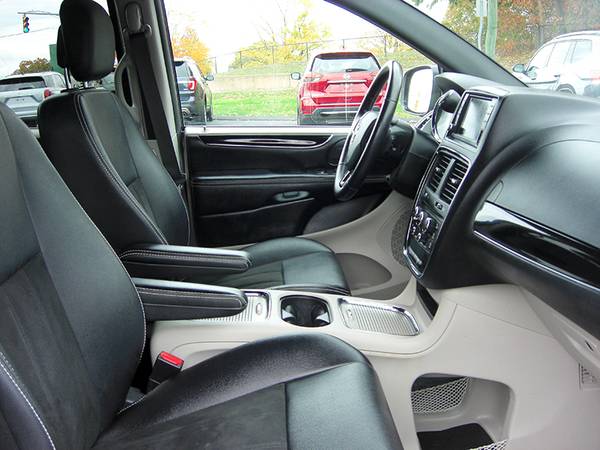 ★ 2019 DODGE GRAND CARAVAN SXT - 7 PASS, LEATHER, BACKUP CAM, ALLOYS... for sale in Feeding Hills, NY – photo 21