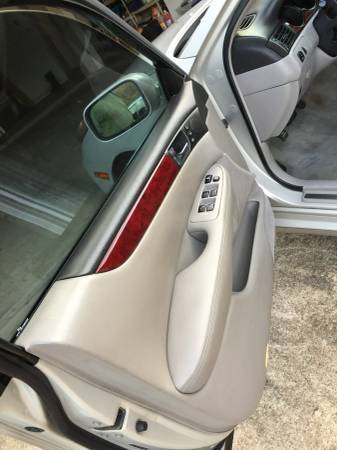 SILVER 2004 Lexus ES330 interior and exterior good condition - $2950 ( for sale in Houston, TX – photo 9