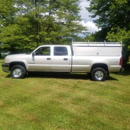 2005 Chevy Silverado 2500HD 4x4 - cars & trucks - by dealer -... for sale in Austintown, OH – photo 2