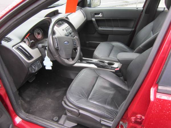 2011 Ford Focus SEL Loaded Leather,Sun roof for sale in Hayes, VA – photo 6