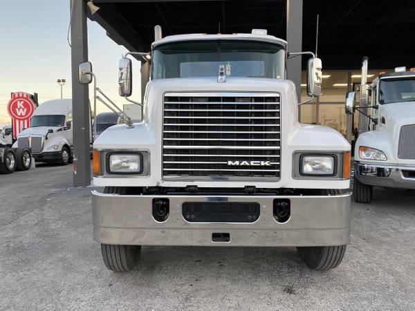 2013 Mack CHU613 DAYCAB - cars & trucks - by dealer - vehicle... for sale in Fl. Lauderdale, NY – photo 2