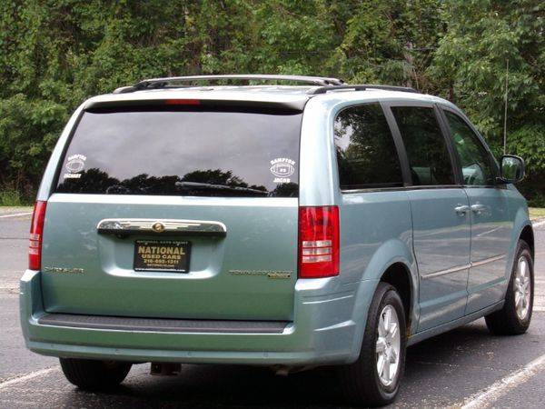 2010 Chrysler Town Country Touring Plus for sale in Madison , OH – photo 3