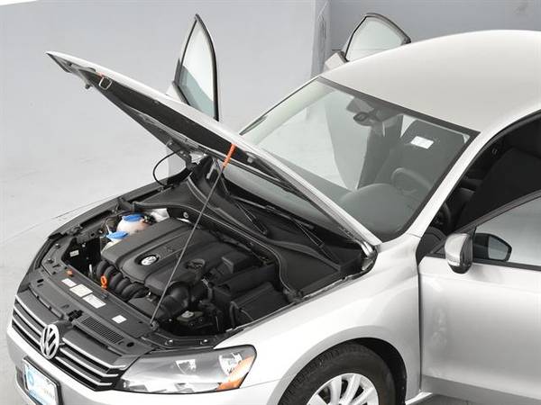 2012 VW Volkswagen Passat 2.5L S Sedan 4D sedan Silver - FINANCE for sale in Detroit, MI – photo 4