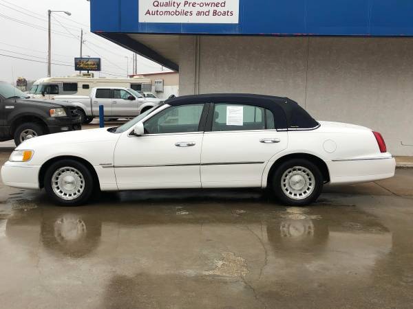 Lincoln Town Car Executive - - by dealer - vehicle for sale in Other, MO – photo 3