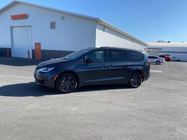 2020 Chrysler Pacifica Hybrid Touring L FWD Ma for sale in Wenatchee, WA – photo 2