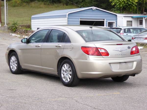 2009 Chrysler Sebring Sedan LX*RUNS LIKE A CHAMP*CLEAN TITLE*RELIABLE* for sale in Roanoke, VA – photo 4