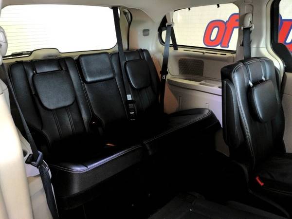 2015 Chrysler Town & Country FWD 4D Passenger Van/Minivan/Van To for sale in Dubuque, IA – photo 17