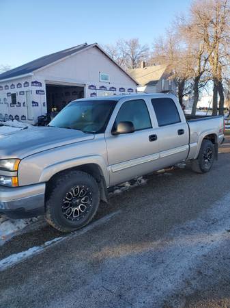 2006 chevy silverado - cars & trucks - by owner - vehicle automotive... for sale in Toronto, SD – photo 2