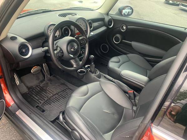 Wow! A 2011 MINI Cooper Hardtop with 95,020 Miles-Hartford - cars &... for sale in South Windsor, CT – photo 11