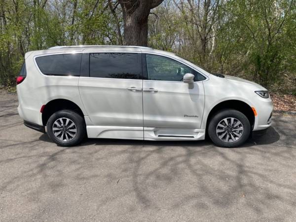 Wheelchair/Handicap Accessible 2021 Chrysler Pacifica Touring for sale in Other, MI – photo 10