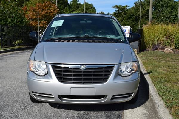 2007 Chrysler Town & Country for sale in Lithia Springs, TN – photo 2