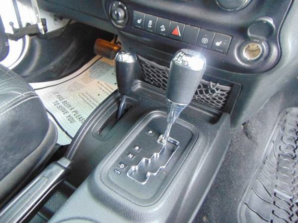 2015 Jeep Wrangler Unlimited Rubicon Hard Rock 4x4(CLEAN!) for sale in Devine, TX – photo 16