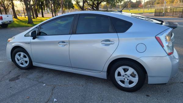 2011 Toyota Prius Three - cars & trucks - by owner - vehicle... for sale in Wilmington, CA – photo 3