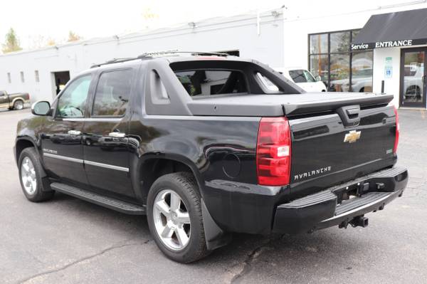 2011 Chevrolet Avalanche LTZ LOADED 5 3L VORTEC V8 4X4 - cars & for sale in Plaistow, MA – photo 8