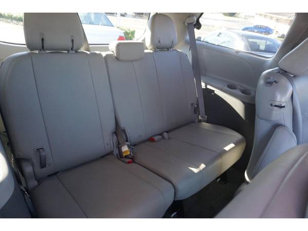 2015 Toyota Sienna 5dr 7-Pass Van XLE AAS FWD - - by for sale in Knoxville, TN – photo 16