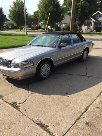 2007 Mercury Grand Marquis - cars & trucks - by owner - vehicle... for sale in Pleasant Prairie, WI – photo 2