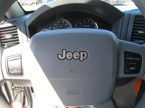2006 Jeep Grand Cherokee Laredo 4x4 114,011 Miles for sale in Pleasure Ridge Park, KY – photo 12