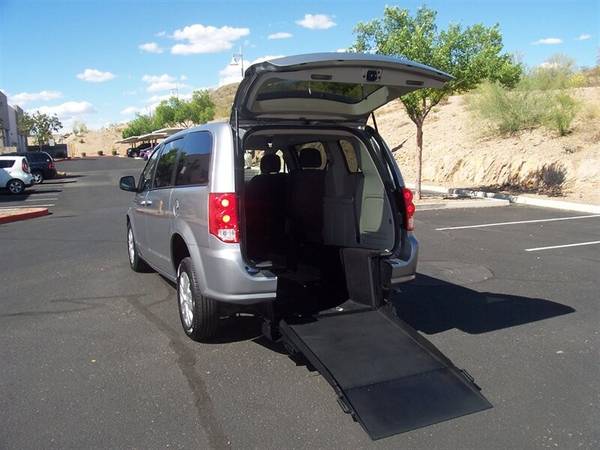 2018 Dodge Grand Caravan SE Wheelchair Handicap Mobility Van - cars for sale in Phoenix, WA – photo 3