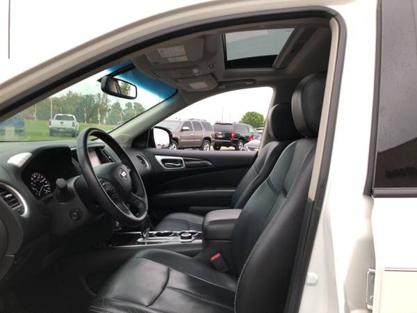2014 Nissan Pathfinder Platinum 4WD for sale in New Richmond, WI – photo 6