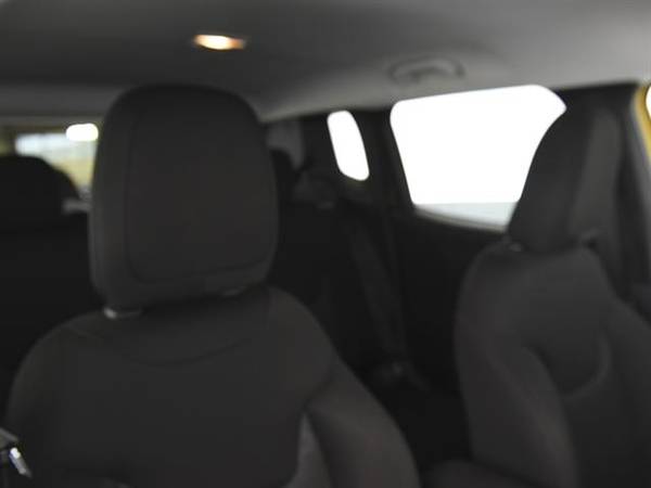 2016 Jeep Renegade Latitude Sport Utility 4D suv Yellow - FINANCE for sale in Akron, OH – photo 5