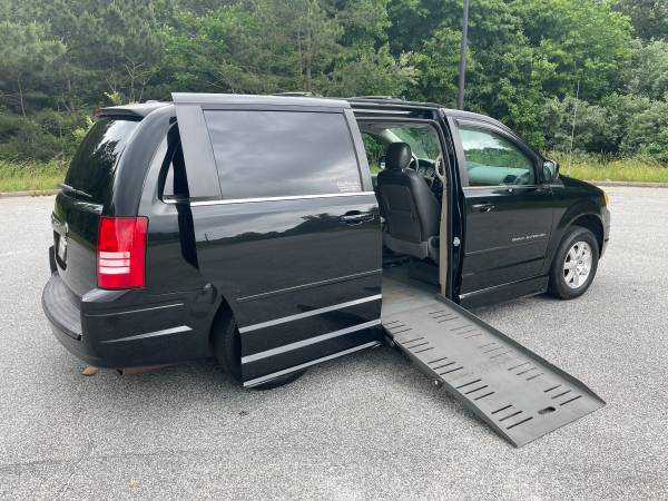 2008 Chrysler Town & Country Wheelchair Van - - by for sale in Newnan, GA – photo 3