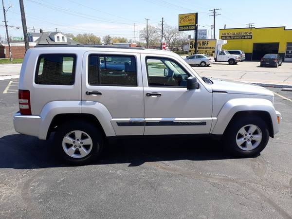 2010 Jeep Liberty 4x4 - - by dealer - vehicle for sale in Cleveland, OH – photo 6