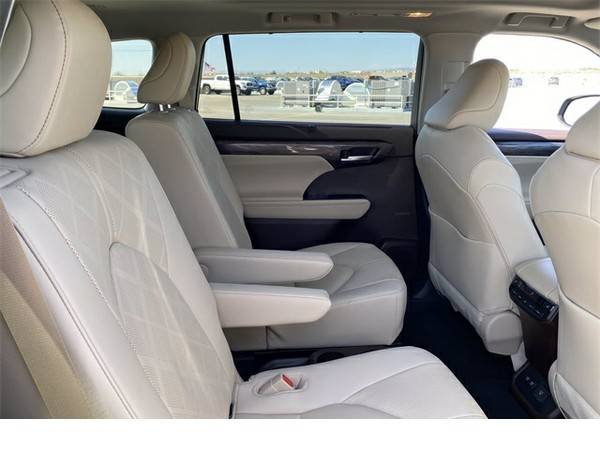 Used 2020 Toyota Highlander Platinum/10, 625 below Retail! - cars for sale in Scottsdale, AZ – photo 16