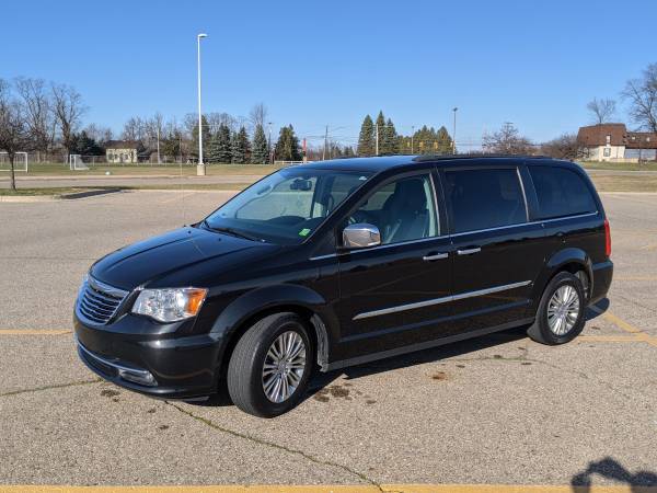 2016 Chrysler Town & Country - cars & trucks - by owner - vehicle... for sale in Fenton, MI – photo 16
