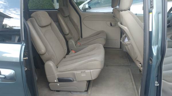 2005 Chrysler Town & Country for sale in Lancaster, NY – photo 9