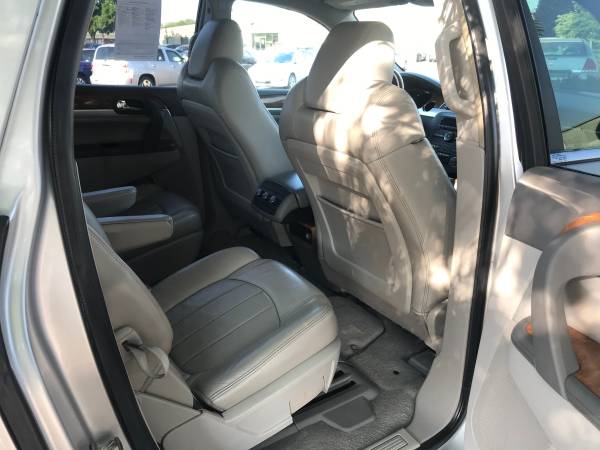 2009 BUICK ENCLAVE CXL 3RD SEATING RUNS GREAT - cars & trucks - by... for sale in Eugene, OR – photo 9