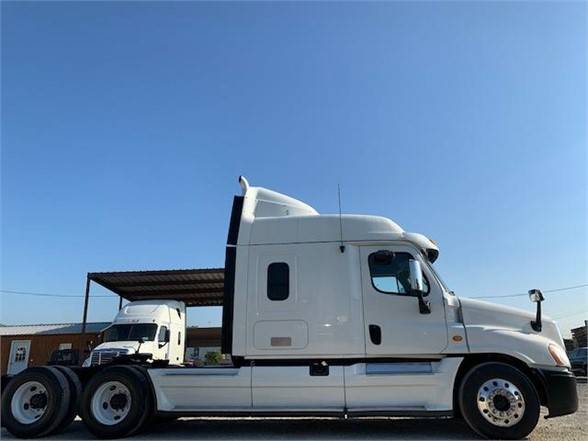 2013 FREIGHTLINER CASCADIA 125 ** FINANCING AVAILABLE ** for sale in Houston, TX – photo 4