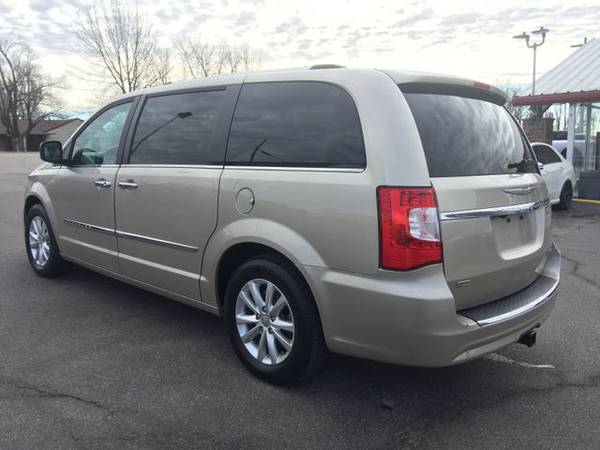 2015 Chrysler Town & Country - Financing Available! - cars & trucks... for sale in Harrisonville, MO – photo 16