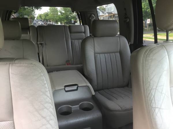 2003 Lincoln Navigator 4x4 clean Excel Conditions runs100 great for sale in Washington, District Of Columbia – photo 13