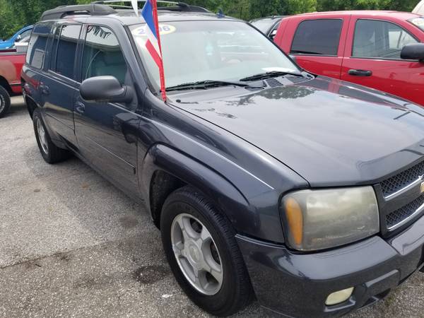 2006 Chevy trailblazer 4x4 - cars & trucks - by dealer - vehicle... for sale in Parkersburg , WV – photo 2