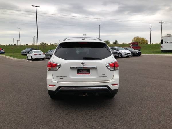 2014 Nissan Pathfinder Platinum 4WD for sale in New Richmond, WI – photo 13