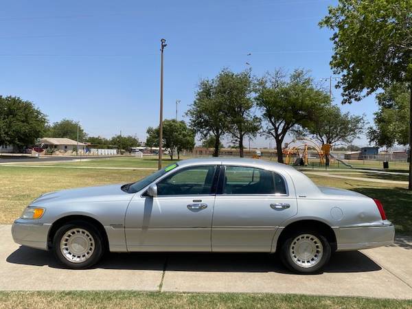 >>> $500 DOWN *** 2000 LINCOLN TOWN CAR EXECUTIVE *** EASY APPROVAL... for sale in Lubbock, TX – photo 2