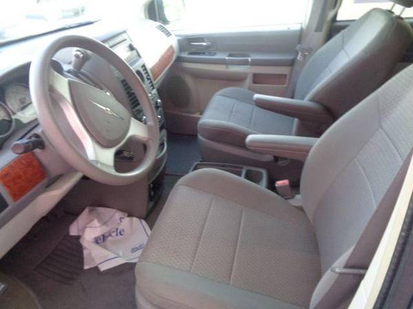 2008 Chrysler Town Country LX ( Buy Here Pay Here ) for sale in High Point, NC – photo 12