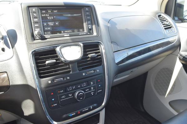 2016 Chrysler Town Country TOURING - - by dealer for sale in Cottage Grove, OR – photo 13