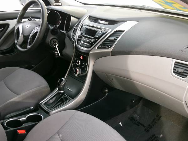 2016 Hyundai Elantra SE-EXTRA CLEAN SEDAN! EXCELLENT CONDITION! for sale in Silvis, IA – photo 19
