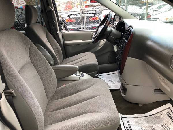 2006 CHRYSLER TOWN & COUNTRY for sale in STATEN ISLAND, NY – photo 8