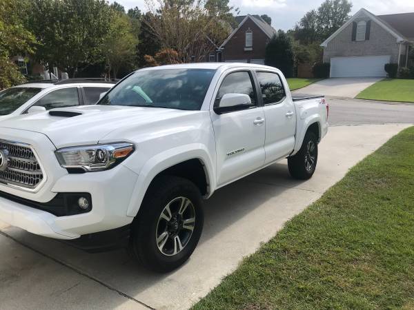 2017 Toyota Tacoma TRD Sport 4wd - Low Mileage for sale in Wilmington, NC – photo 3