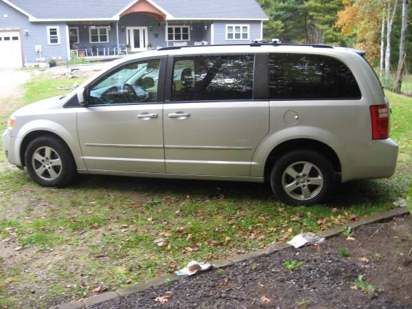 2010 Dodge Grand Caravan STX- DVD- Stow & Go Seats-7 Passanger-Loaded! for sale in Dudley, MA – photo 2