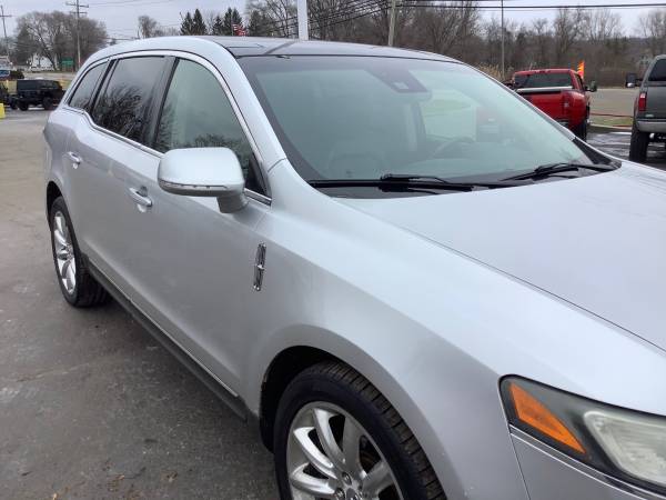 Clean Carfax! 2010 Lincoln MKT! AWD! Third Row! Fully Loaded! - cars... for sale in Ortonville, OH – photo 12