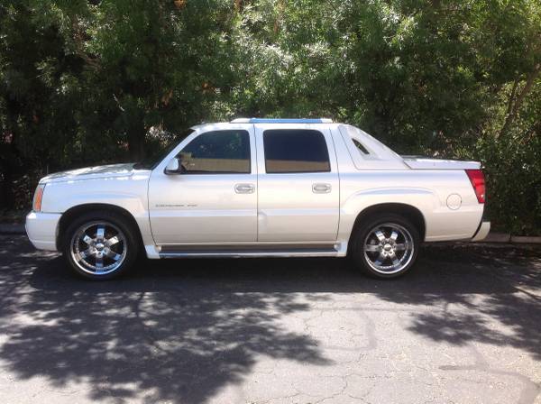 2005 Cadillac Escalade EXT Sport Utility Pickup AWD. LOW MILES!!! for sale in Atascadero, CA – photo 8